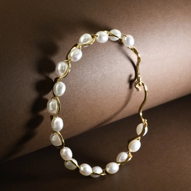 Pearl Ruffle Bracelet In Gold